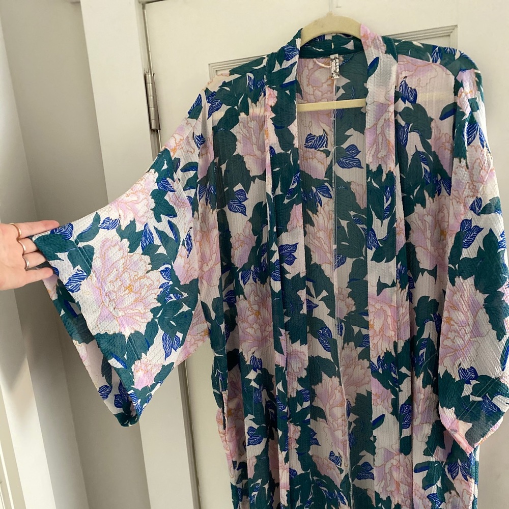 Free People knee length kimono